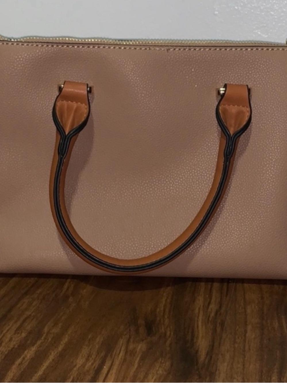 Women’s Pebbled Leather  Bag in Taupe and Tan